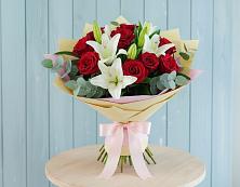 Букет цветов из:  Лилии и Розы в Мещерское