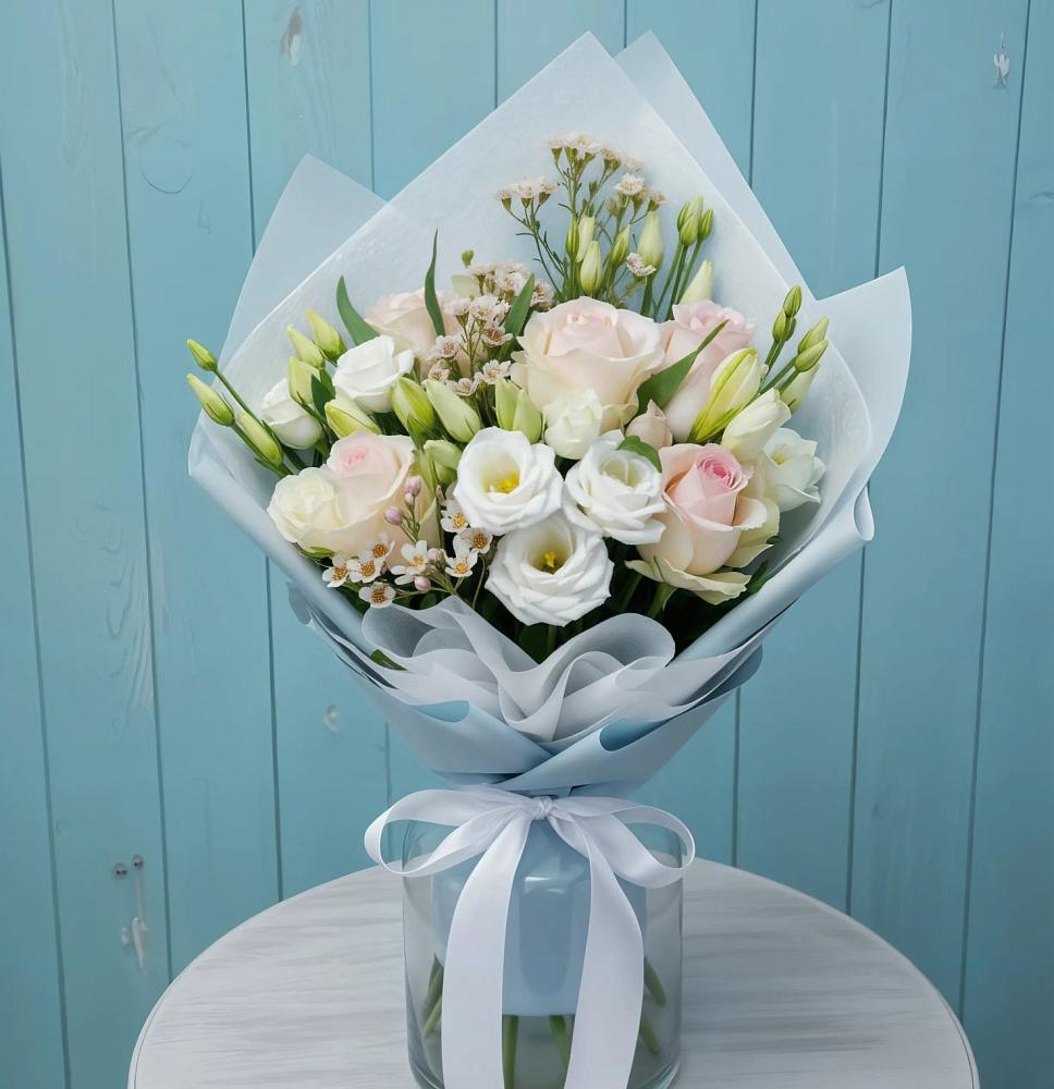 Букет цветов из: Розы и Лизиантусы в Мещерское