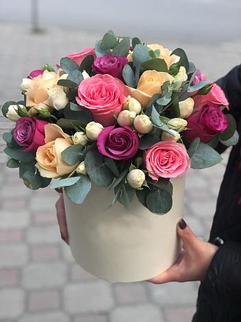 Цветочная композиция из Розы в шляпной коробке в Мещерское