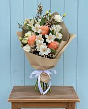 Букет цветов из:  Альстромерии, Лизиантусы, Розы и Хризантемы в Мещерское