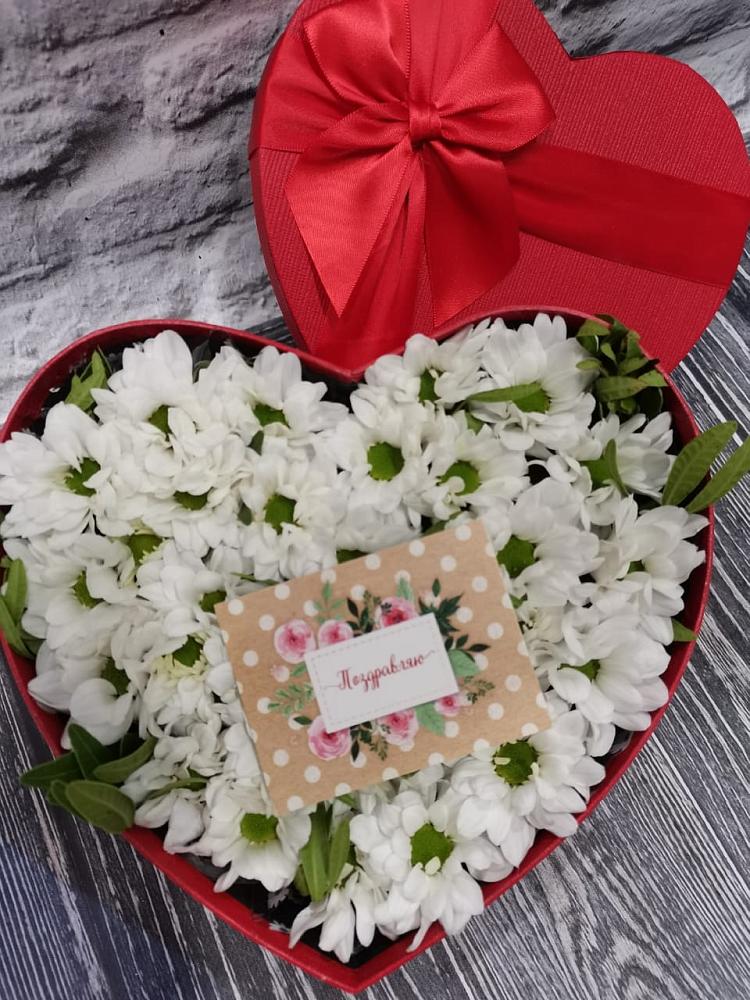 Цветочная композиция из Хризантемы в виде сердца в Мещерское