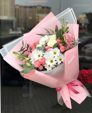 Букет цветов из: Розы, Лизиантусы и Хризантемы в Мещерское